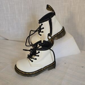 Dr Martins Toddlers size 4 White and Black Lace-Up Boots